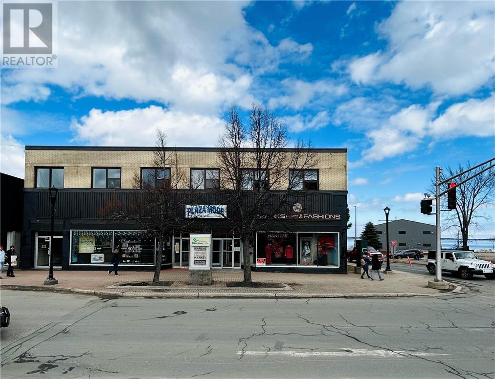 195 Main St, Bathurst, New Brunswick  E2A 1A6 - Photo 1 - M152085
